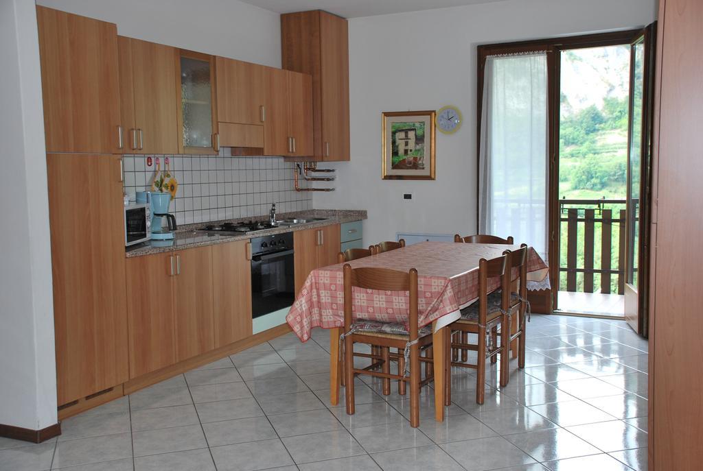 Appartamenti Stanga Ivo Tenno Habitación foto