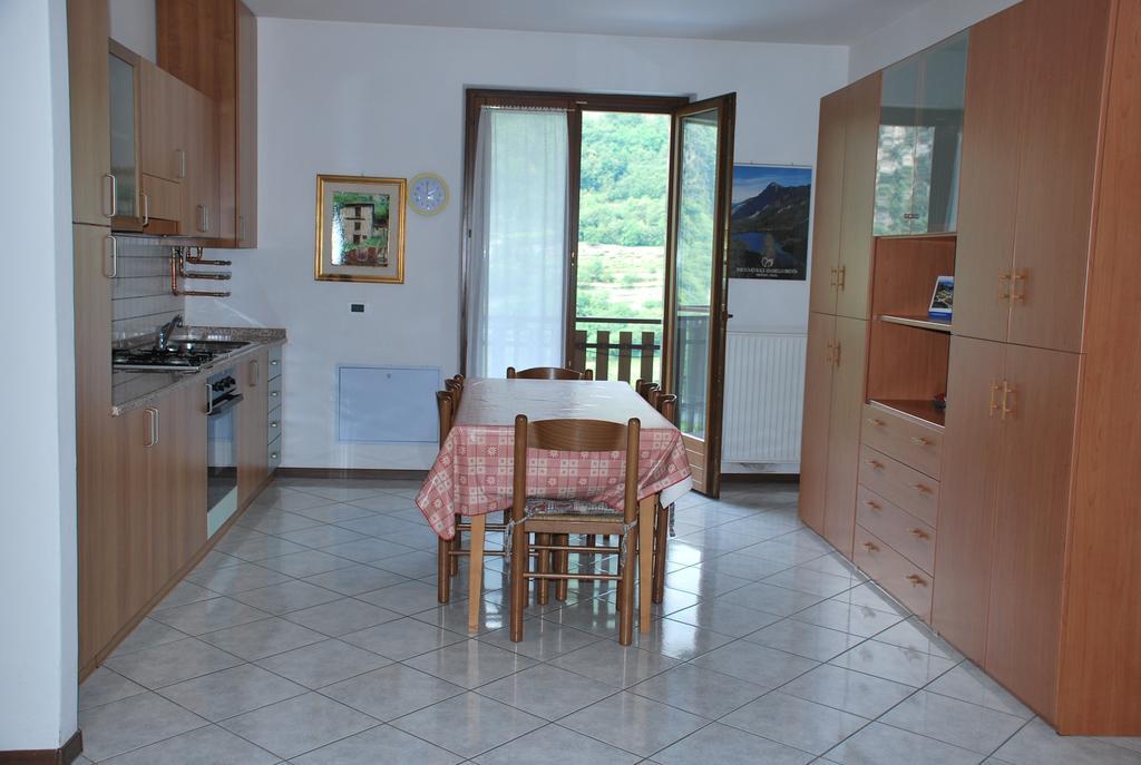 Appartamenti Stanga Ivo Tenno Habitación foto