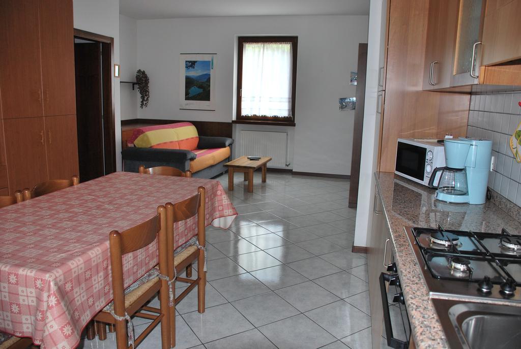 Appartamenti Stanga Ivo Tenno Habitación foto