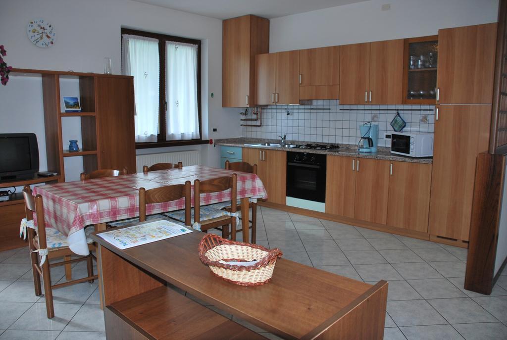 Appartamenti Stanga Ivo Tenno Habitación foto